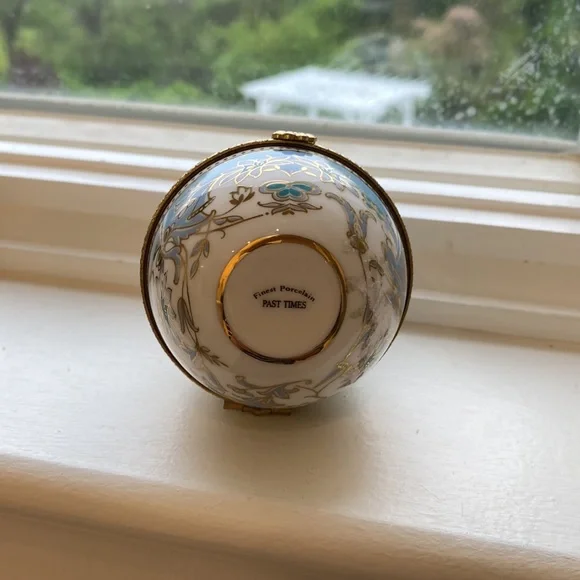 Porcelain trinket box - Picture 3 of 4